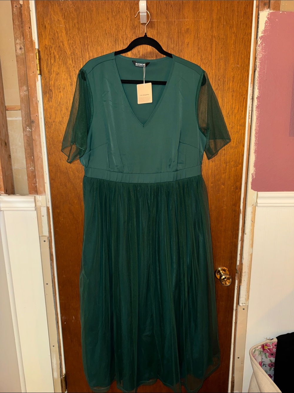 BloomChic Deep Green V-Neck Tulle Midi Dress